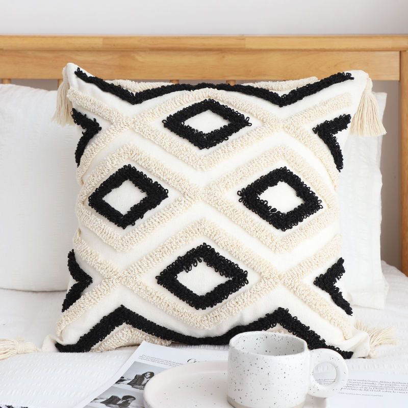 Boho Kissenbezug 45x45 cm – Rautenstruktur in Schwarz und Creme