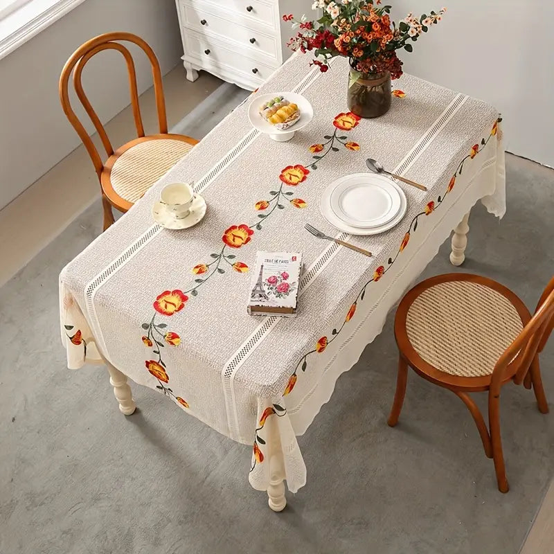 Tischdecke – Creme mit roten Blumen und Häkelspitze