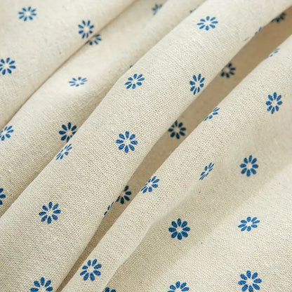 Tischdecke – Beige mit blauer Blumenstickerei und Fransen