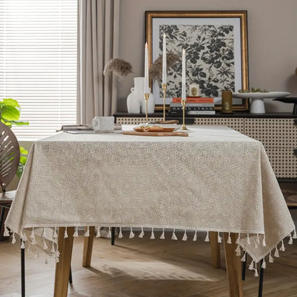 Tischdecke – Beige mit Blumenstickerei und Fransen