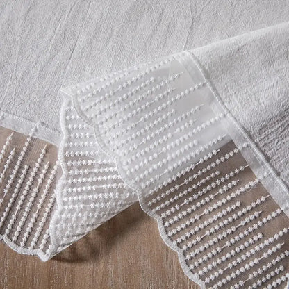 Tischdecke mit Spitzenrand – Weiß
