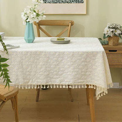 Tischdecke mit Gänseblümchen und Quasten – Creme Baumwolle