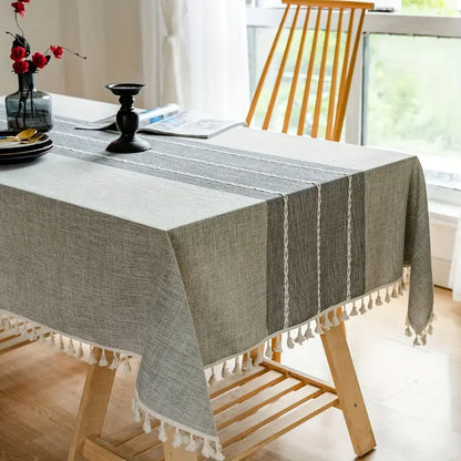 Tischdecke – Grau mit Zierstreifen und Fransen
