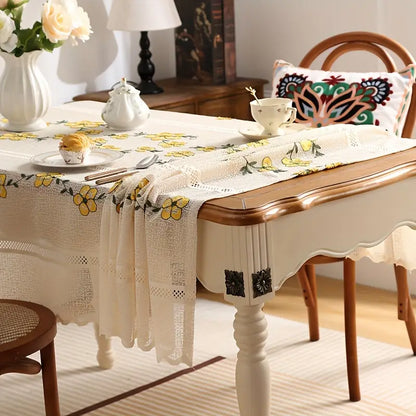 Tischdecke – Creme mit gelben Blumen und Spitzenrand