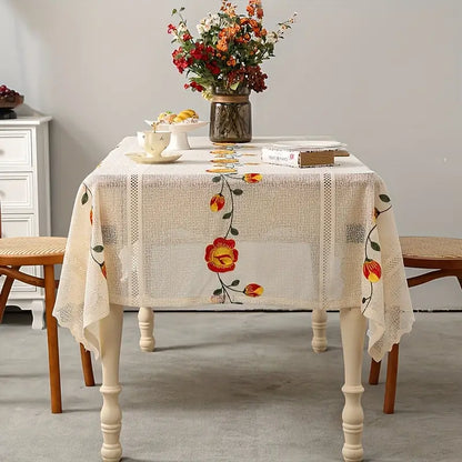 Tischdecke – Creme mit roten Blumen und Häkelspitze