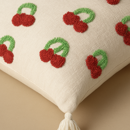 Boho Kissenbezug 45x45 cm – Kirschenmuster auf Weiß mit Quasten
