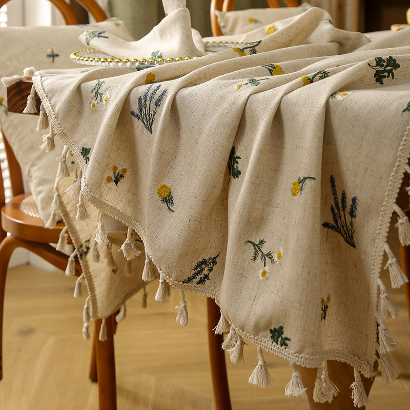 Tischdecke – Beige mit Blumenmuster und Quasten
