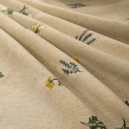 Tischdecke – Beige mit Blumenmuster und Quasten