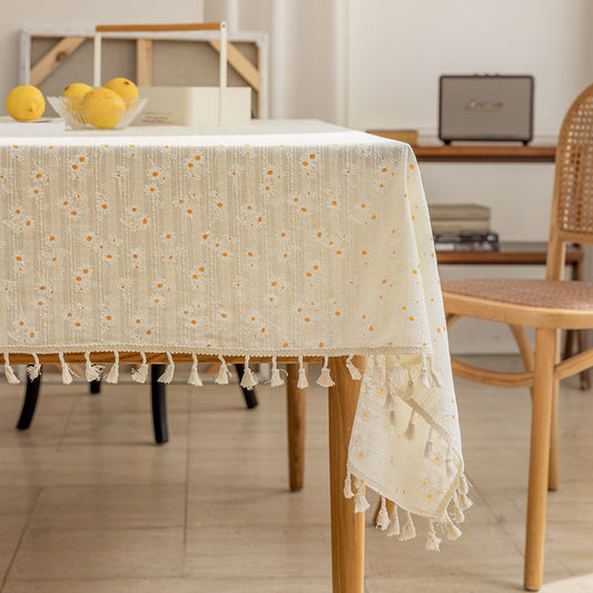 Tischdecke mit Gänseblümchen und Quasten – Creme Baumwolle