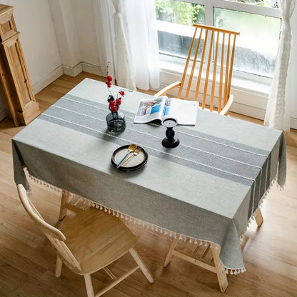 Tischdecke – Grau mit Zierstreifen und Fransen