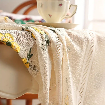 Tischdecke – Creme mit gelben Blumen und Spitzenrand