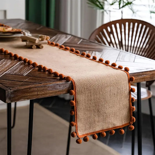 Tischläufer Boho Stil mit Pom-Poms aus Polyester – verschiedene Größen