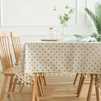 Tischdecke – Beige mit blauer Blumenstickerei und Fransen