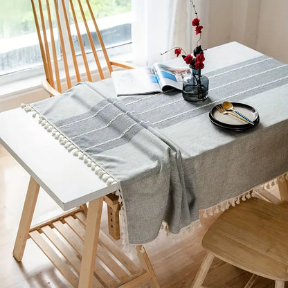 Tischdecke – Grau mit Zierstreifen und Fransen