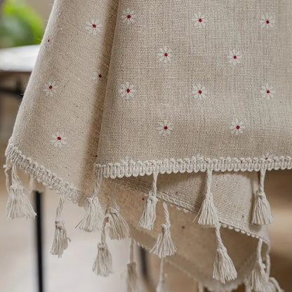 Tischdecke – Beige mit Blumenstickerei und Fransen