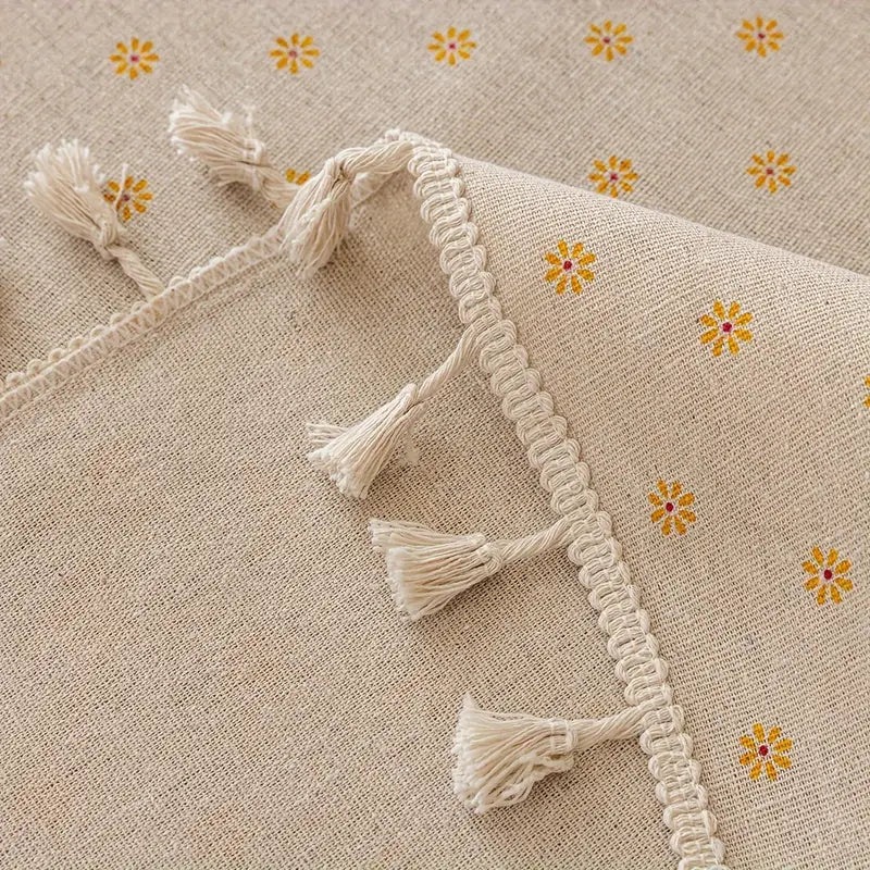 Tischdecke mit Fransen – Beige mit Blumenmuster