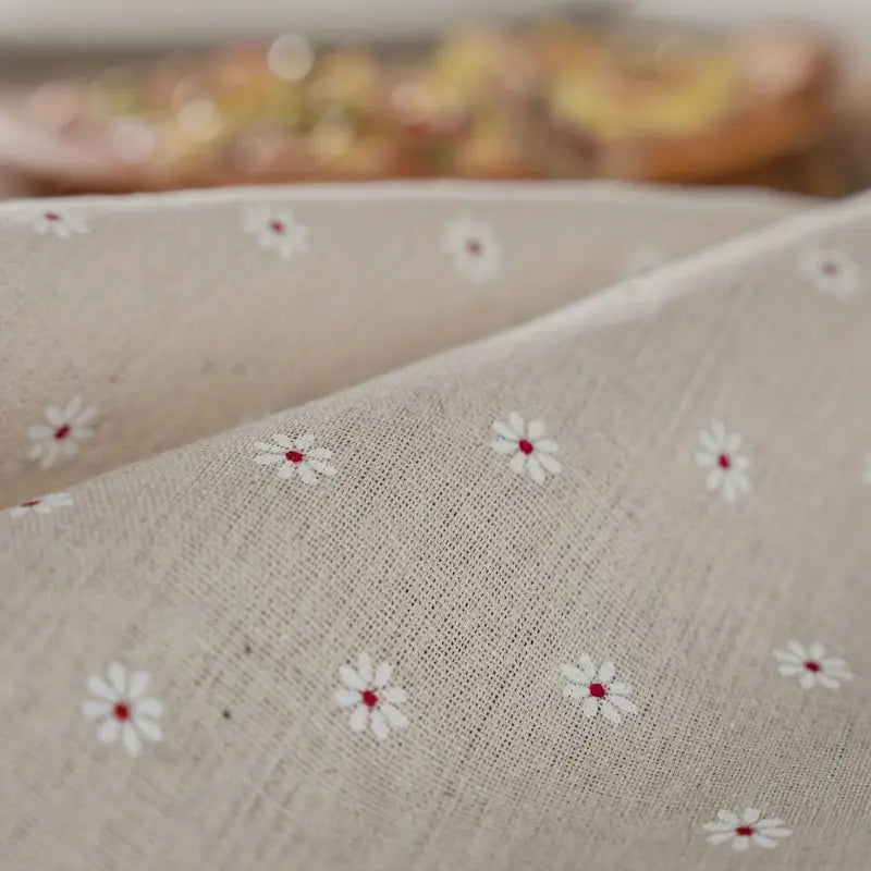 Tischdecke – Beige mit Blumenstickerei und Fransen