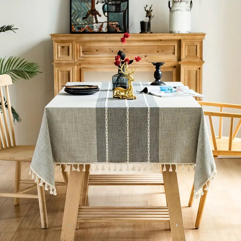 Tischdecke – Grau mit Zierstreifen und Fransen