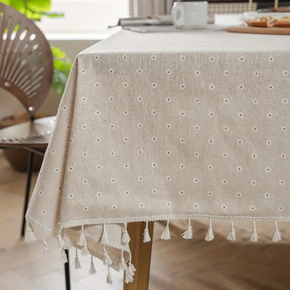 Tischdecke – Beige mit Blumenstickerei und Fransen